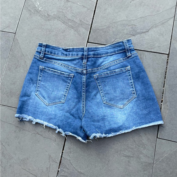 YMI High Rise Dream Fit Distressed Denim Shorts Sz 9/29 Waist - Picture 2 of 4